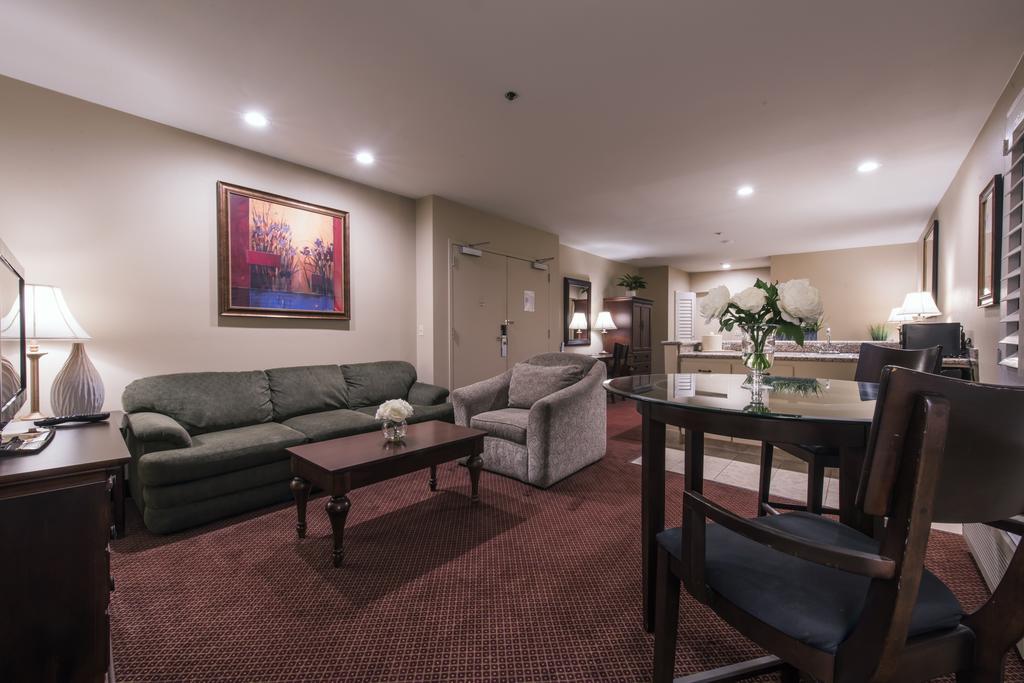 Grand Vista Hotel Simi Valley Room photo