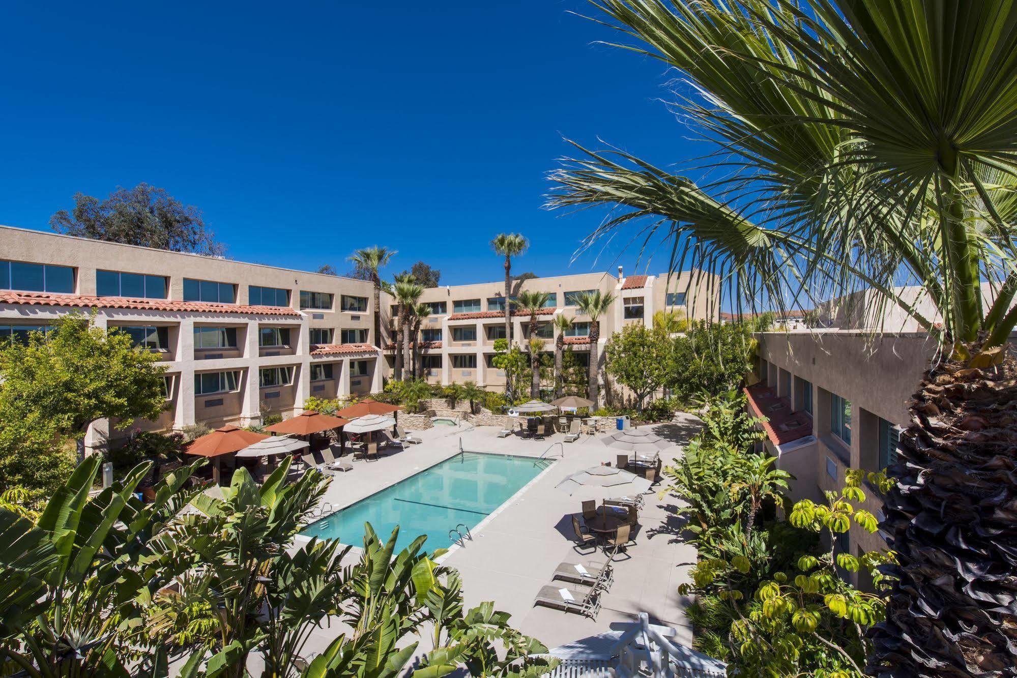 Grand Vista Hotel Simi Valley Exterior photo