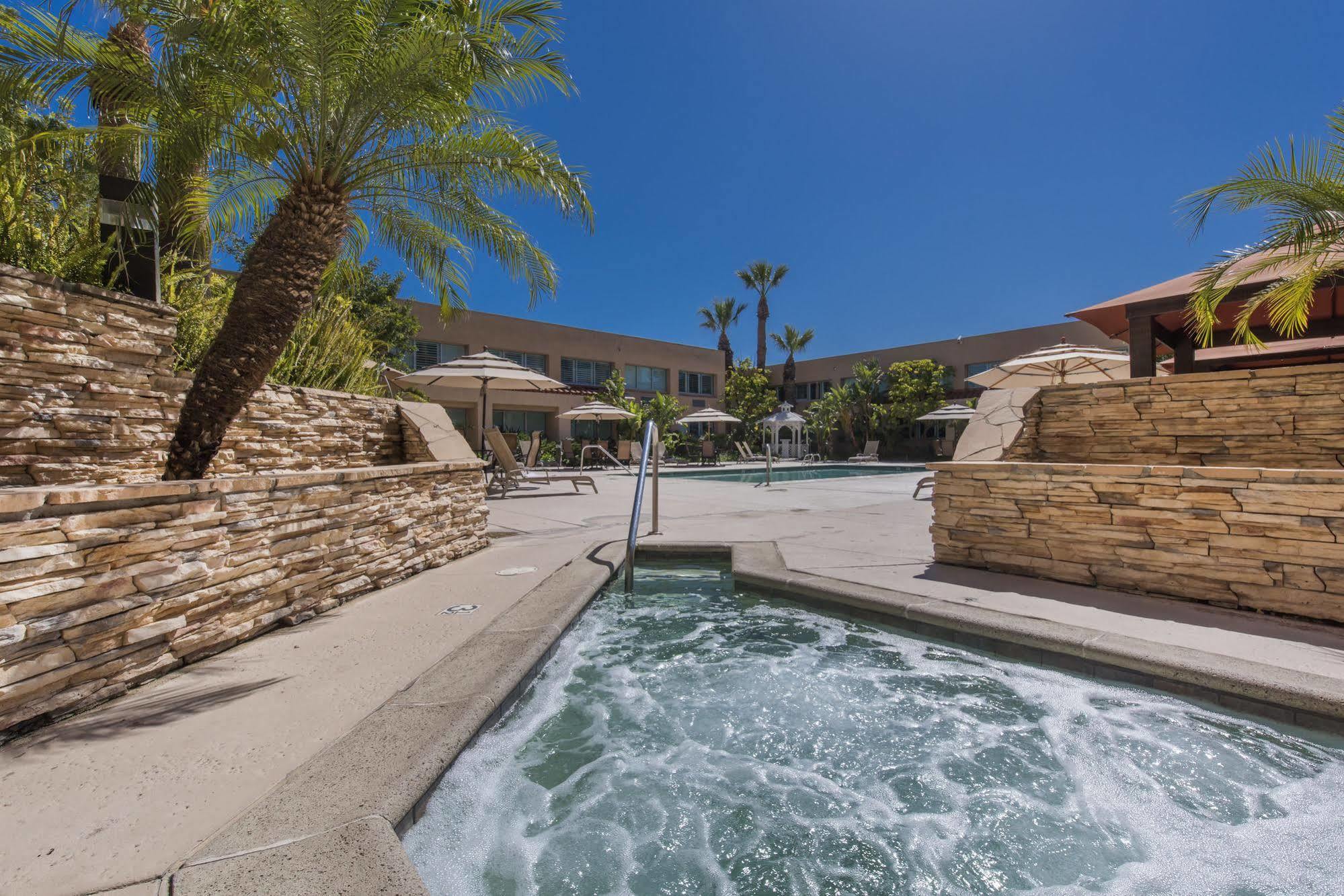 Grand Vista Hotel Simi Valley Exterior photo