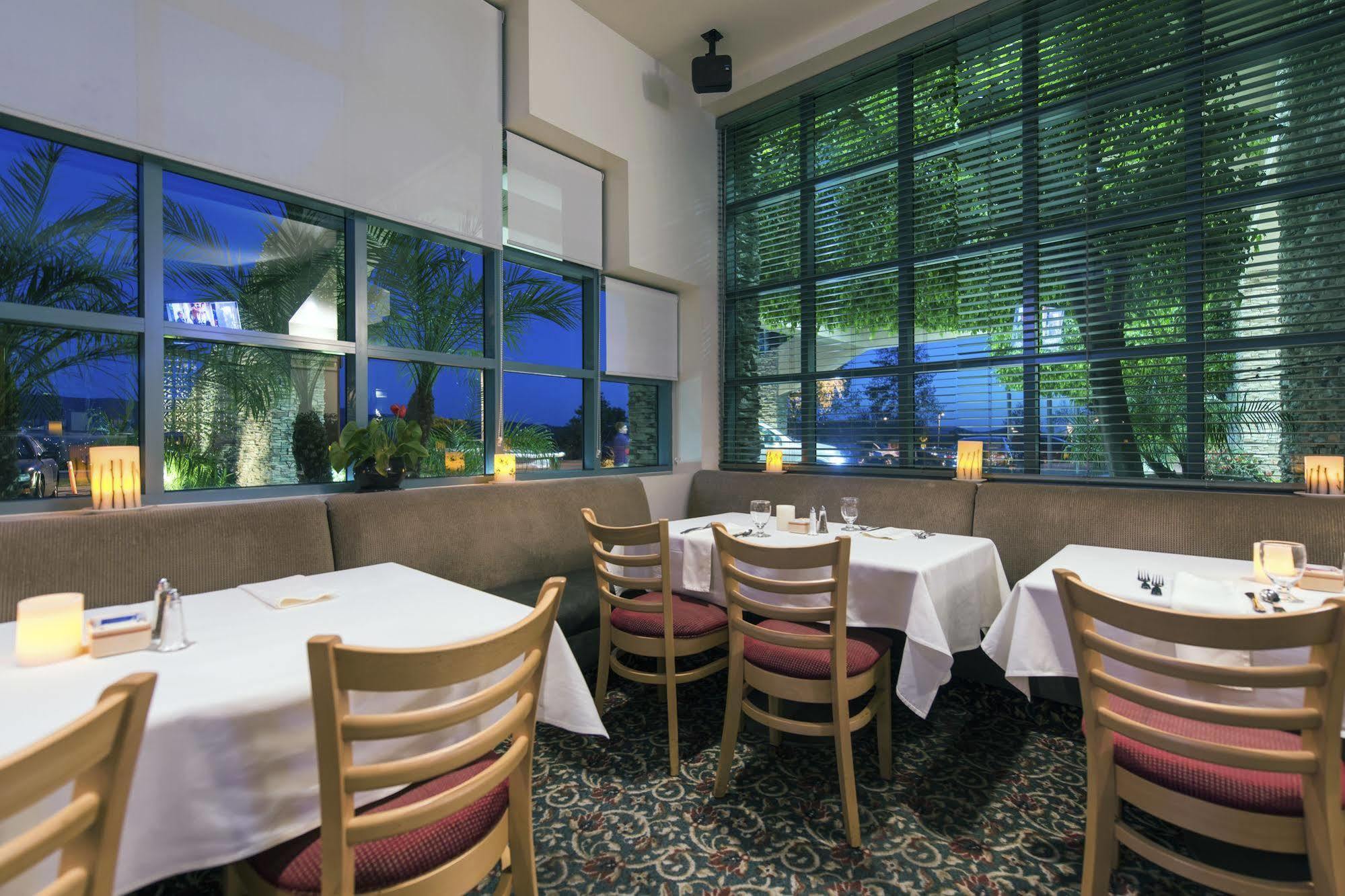 Grand Vista Hotel Simi Valley Exterior photo