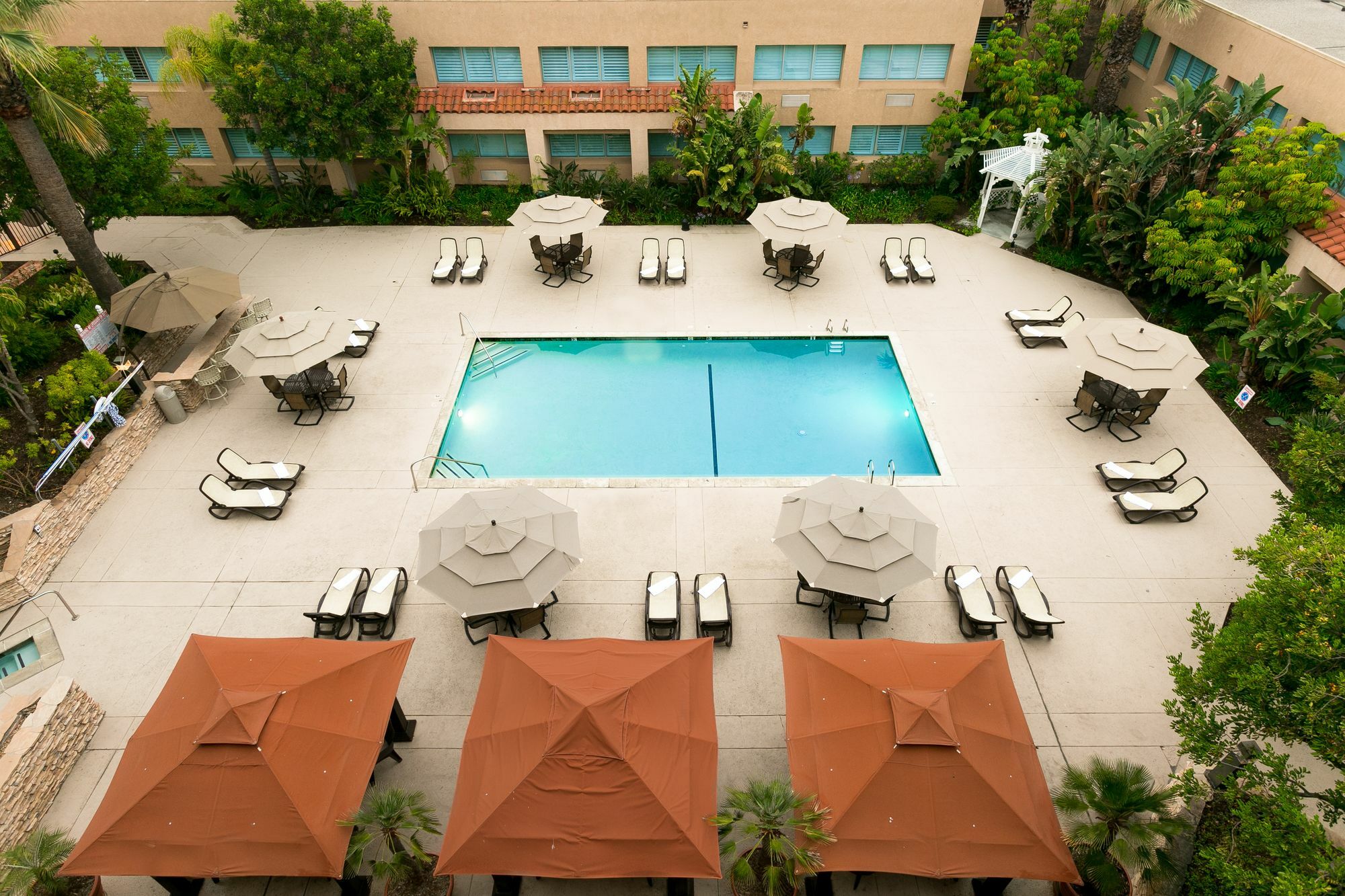 Grand Vista Hotel Simi Valley Exterior photo